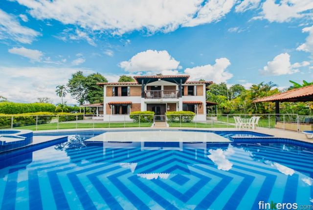 Casa Campestre Sol y Luna  - Finca en Quimbaya, Quindío
